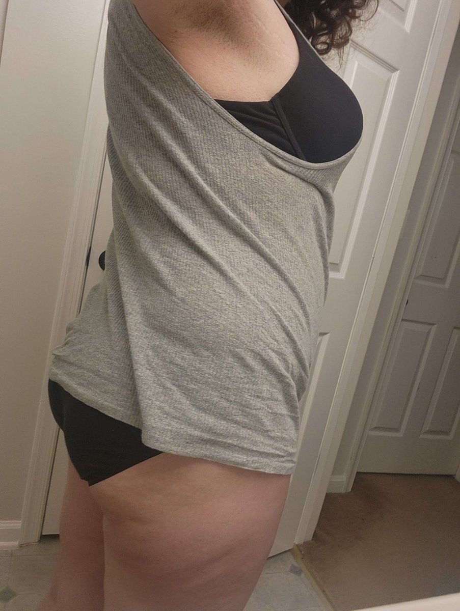 hypercyberdame's tweet image. i wish i was fat in a woman way and not a man way