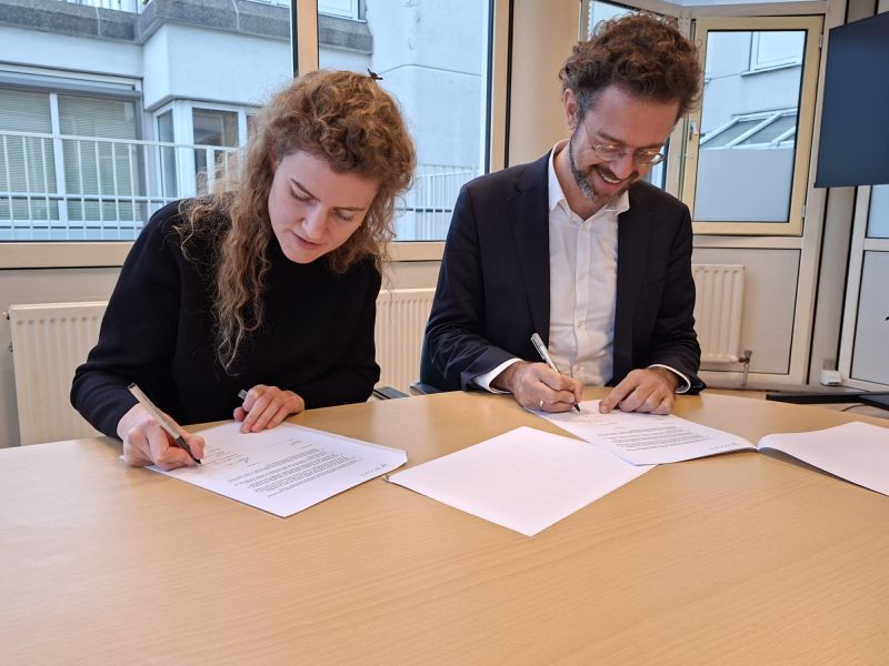 BartWallet's tweet image. Book news 📚🎉 @SBvanderVeen and I are delighted that our ‘Atlas of Jewish Urban Cultures’ will be published by WBOOKS in English and Dutch. Our atlas will explore Jewish urban history in Europe, combining textual contributions with maps, infographics, and images.