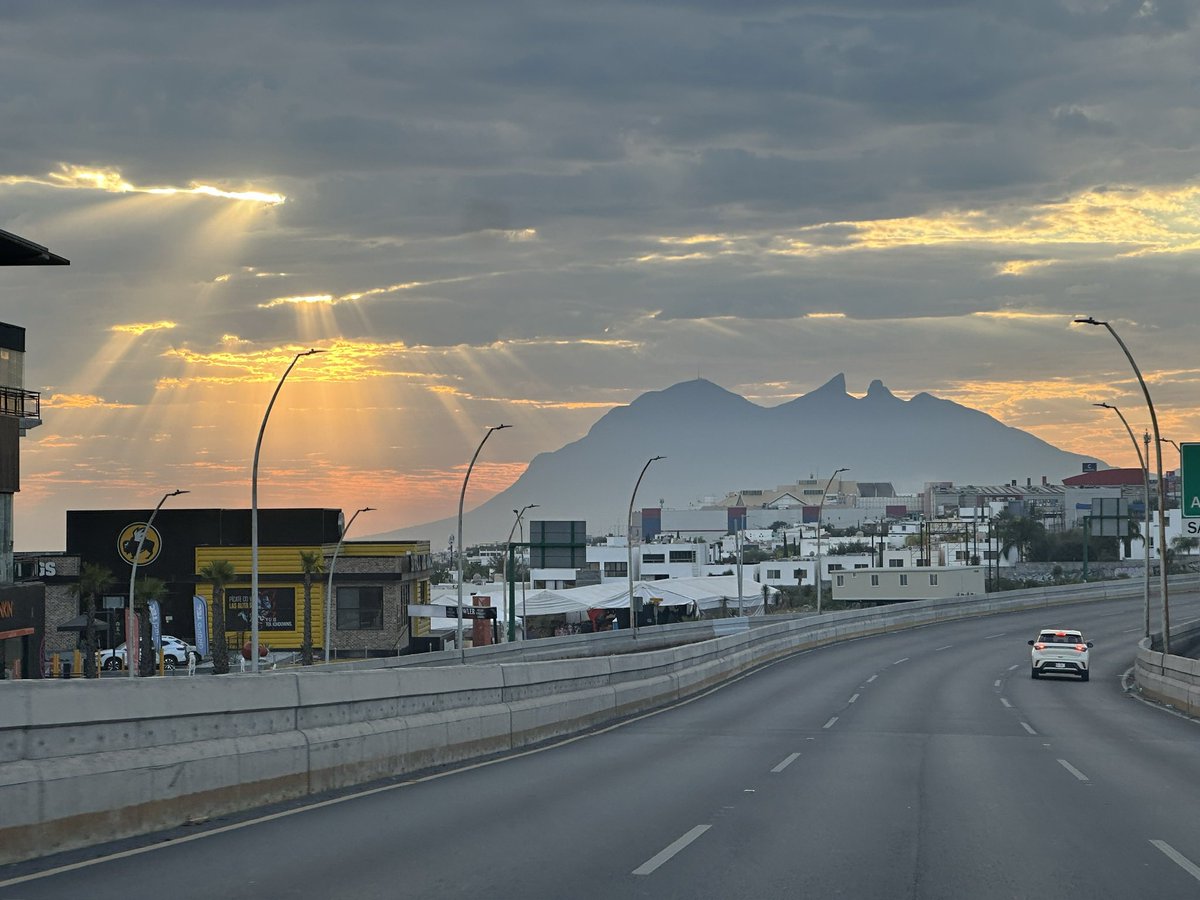 La ciudad de las montañas <a href="/nelvaldez/">Nelson Valdez</a>
