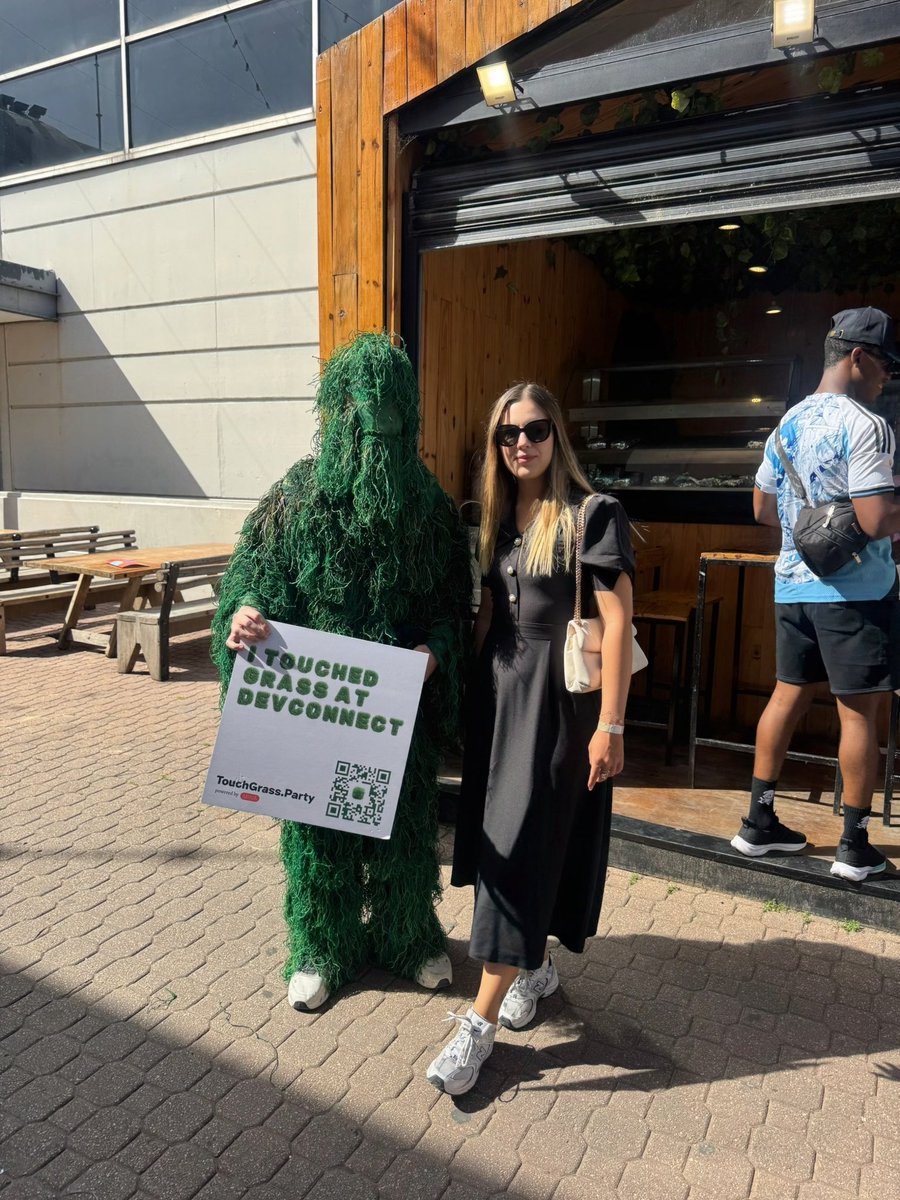 Lanahedo's tweet photo. How would I explain this without having a pic🌿 https://t.co/6Z5DwxyVdV