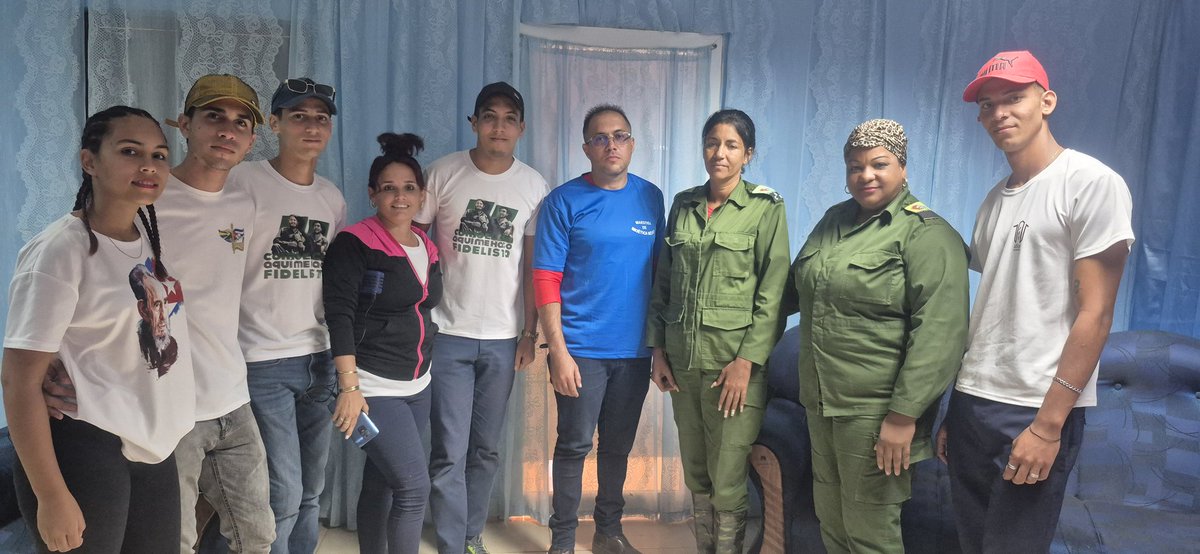 🌟 Encuentro FEU en Río Cauto 🌟
Nuestra FEU se reunió con la presidenta y vicepresidenta del Consejo de Defensa de Río Cauto. Destacaron la importancia de la colaboración entre la universidad y la comunidad, así como el papel de nuestros jóvenes en el desarrollo del municipio.