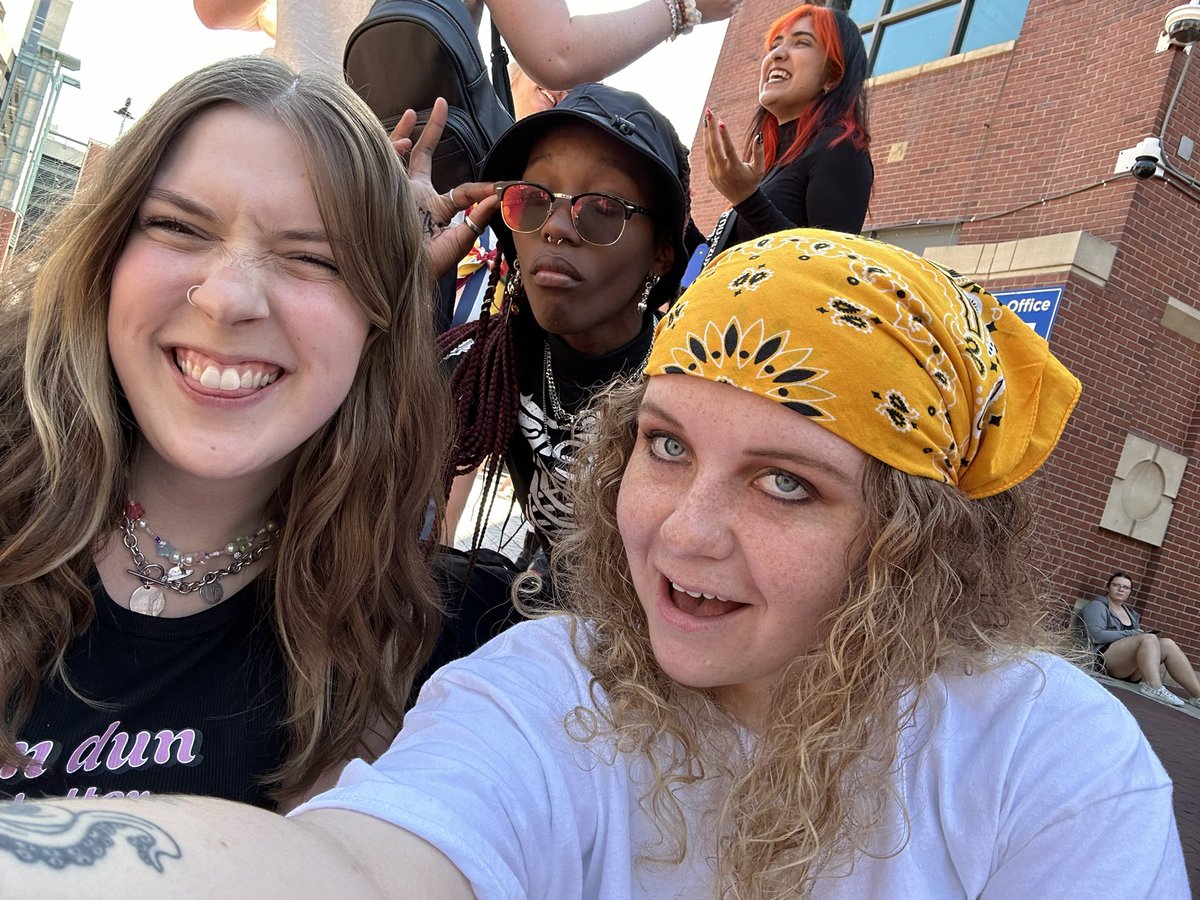 hailey ⁴⊬★🪩🎱 tweet media