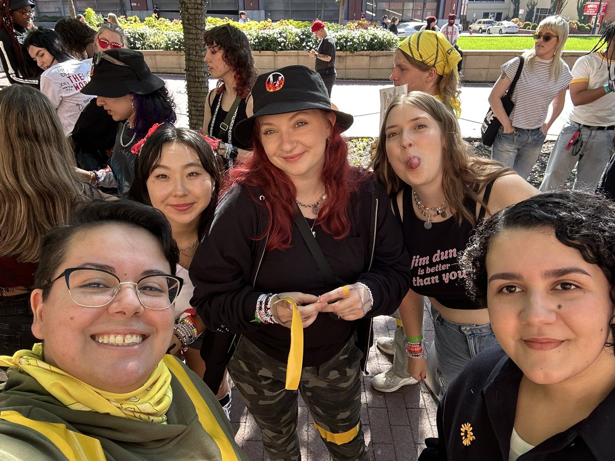 hailey ⁴⊬★🪩🎱 tweet media