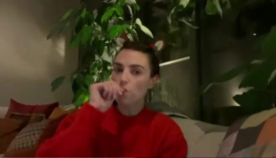 Aaah, le amo.
She just takes all the sadness away 🥰😍