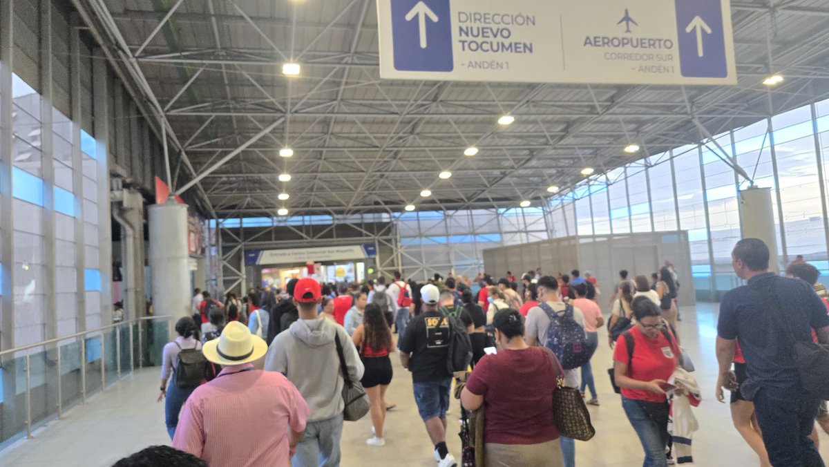EcoPanamaTV's tweet photo. #EsNoticia 🔴 A esta hora así se encuentra el intercambiador de Línea 1 y 2 del @elmetrodepanama previo al partido entre Panamá y El Salvador.

📷 @Calderon_Albis https://t.co/cmXAr5CqjS