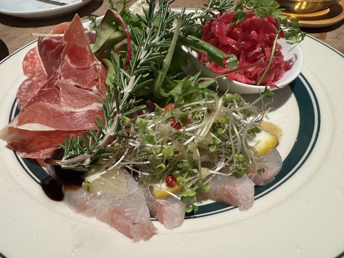 tomoyanTweet's tweet photo. Japan trip day 15
クリギンがいるかと思って、ロープウェイに乗って上がって行ったけどやっぱりいなかったご飯
#神戸 #ハーブ園 #BeKobe #ロープウェイ @thefatkuma https://t.co/shLEKkLAmb