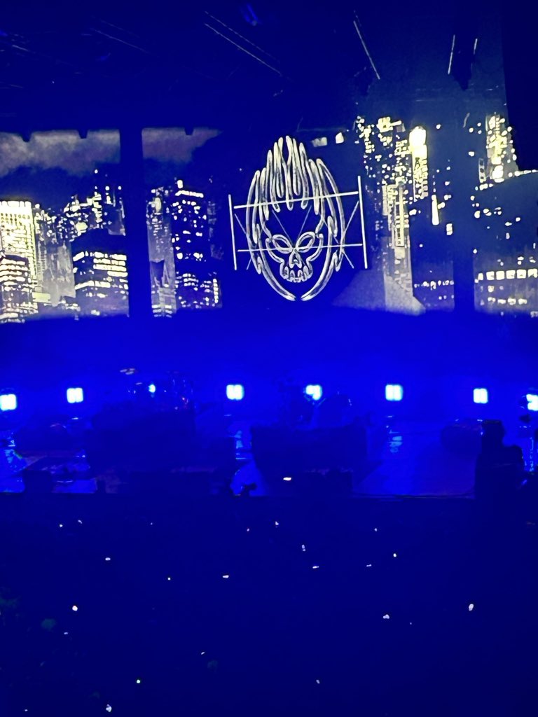 Ryche2904's tweet photo. @offspring fucking great night in Glasgow, Scotland.

And Scotland Qualified for the World fucking Cup https://t.co/8xn0Ru1dig