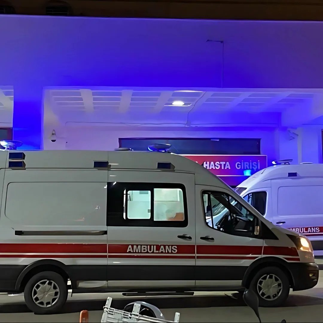bosunatiklama's tweet photo. Niğde'de lise yurdunda kalan 6 öğrenci, dışardan sipariş ettikleri pastayı yedikten sonra rahatsızlanarak hastaneye kaldırıldı. https://t.co/2IJnWlqw2P