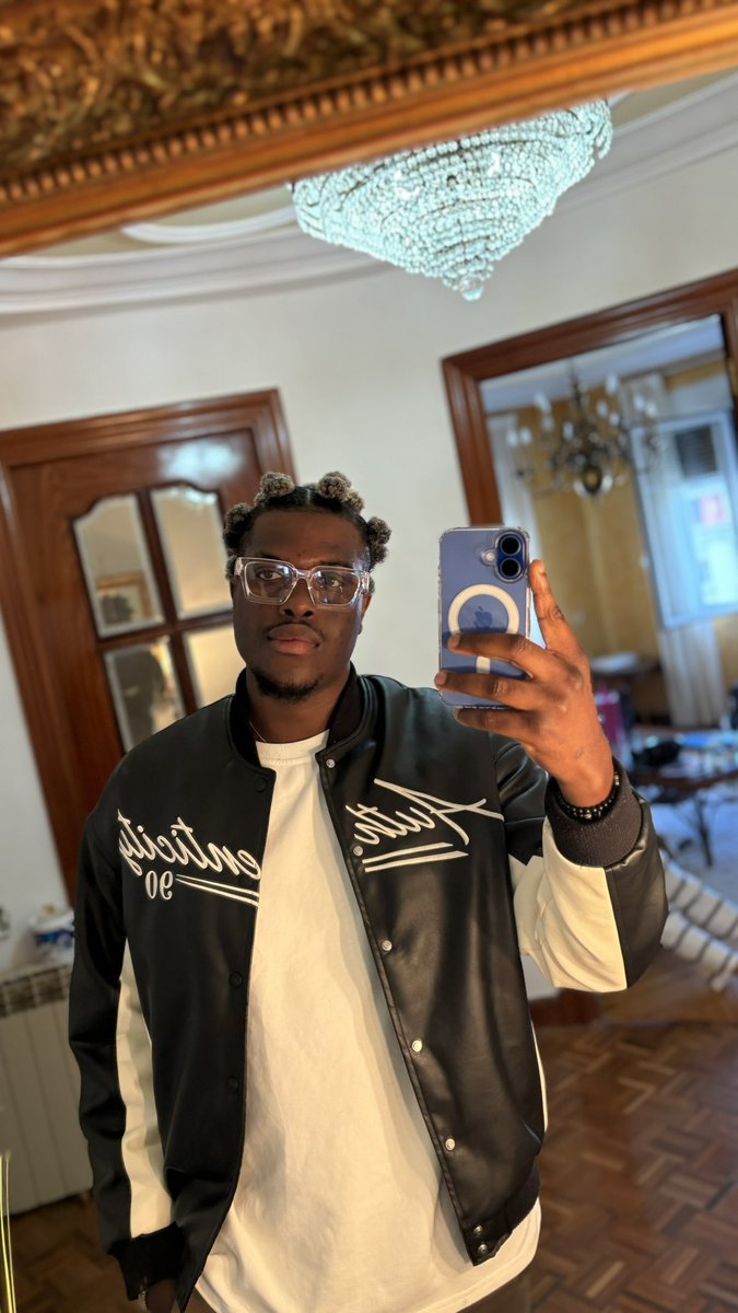 Datboycfc's tweet image. See what @ChatGPTapp can do

(Ronaldo Donald trump Vdm jollof )