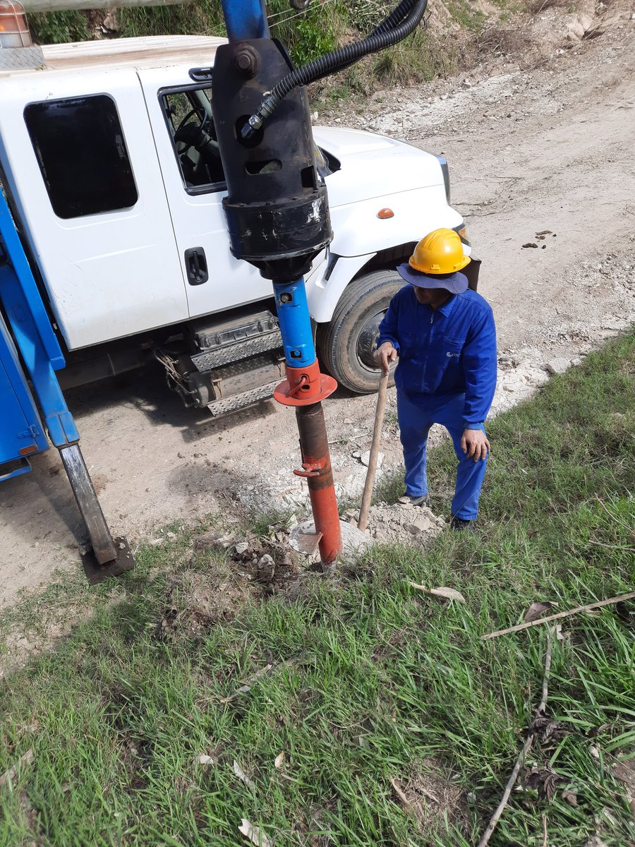 RobertoPrezMor3's tweet image. Logramos el restablecimiento del cable de fibra óptica de la radio base de la comunidad de Jarahueca en el municipio de Songo la Maya, la cual fue muy afectada por las inundaciones. 
#EtecsaConCuba 
#UnidosXCuba