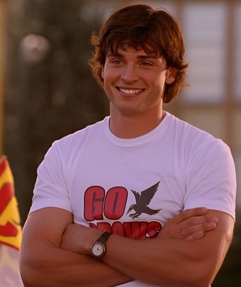 kellmareshh's tweet image. i don&apos;t think anybody understands that tom welling in smallville has the exact kind of smile i imagine jeremy having. pretty smile with sparkly eyes that light up his whole face??! hell yeah!
