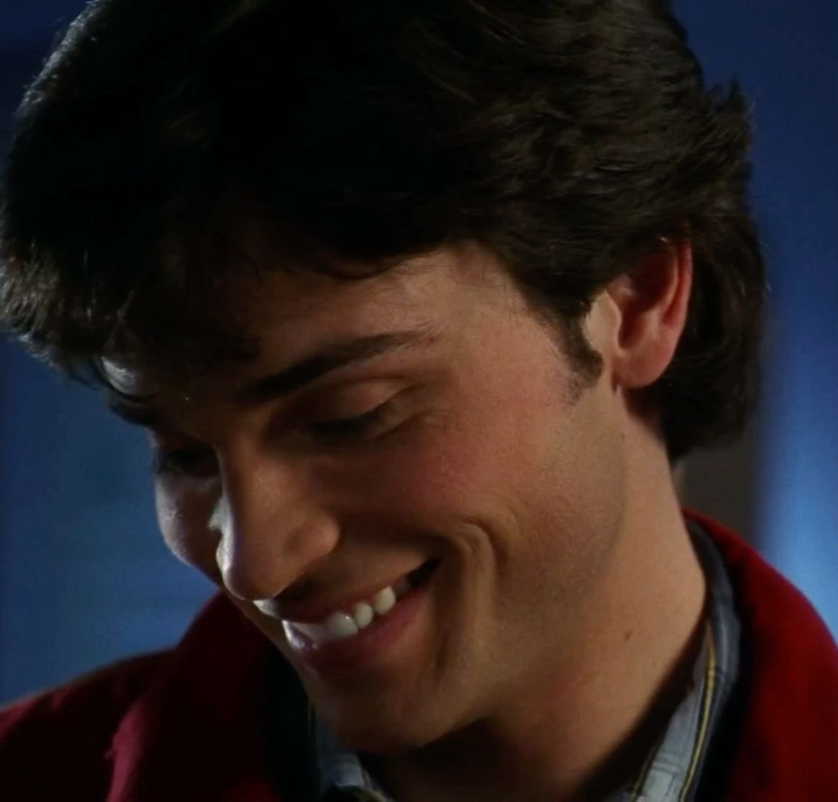 kellmareshh's tweet image. i don&apos;t think anybody understands that tom welling in smallville has the exact kind of smile i imagine jeremy having. pretty smile with sparkly eyes that light up his whole face??! hell yeah!