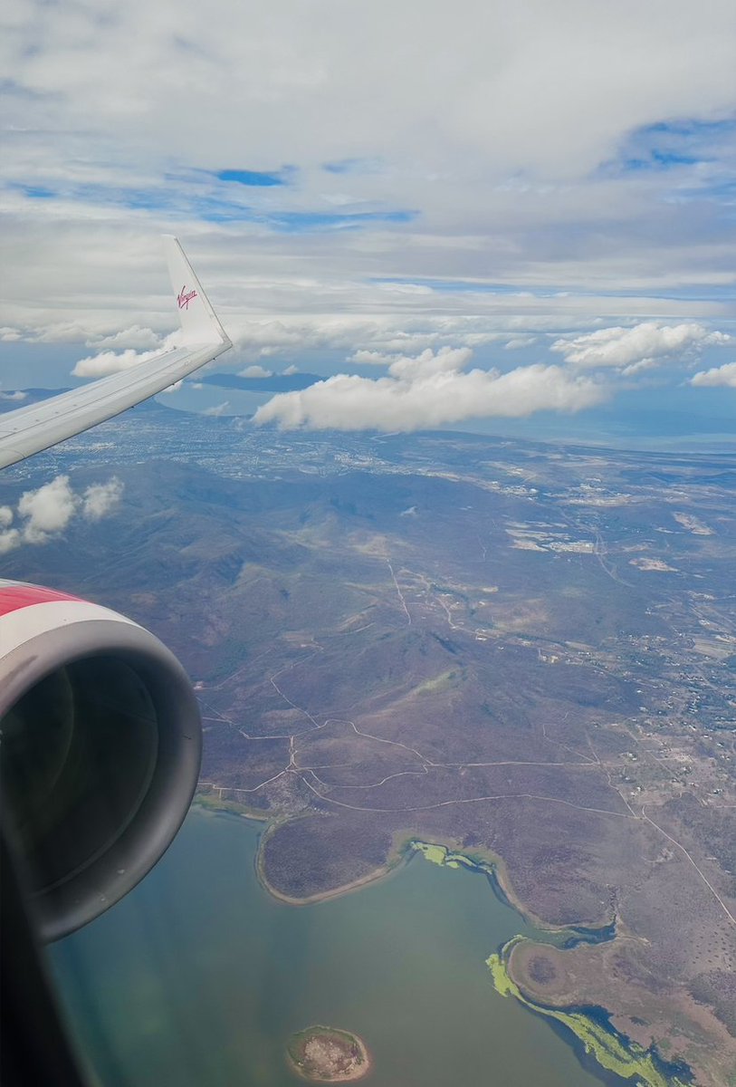 BookDirectAU's tweet image. Even though I am a #QantasFF it&apos;s going to be hard not to fly @VirginAustralia domestically in the future.

Service in Business Class was outstanding. 
VA 392 TSV-BNE on the 17 NOV 2025

Easy, no delays, great App notifications, Food &amp;amp; Wine all fantastic.