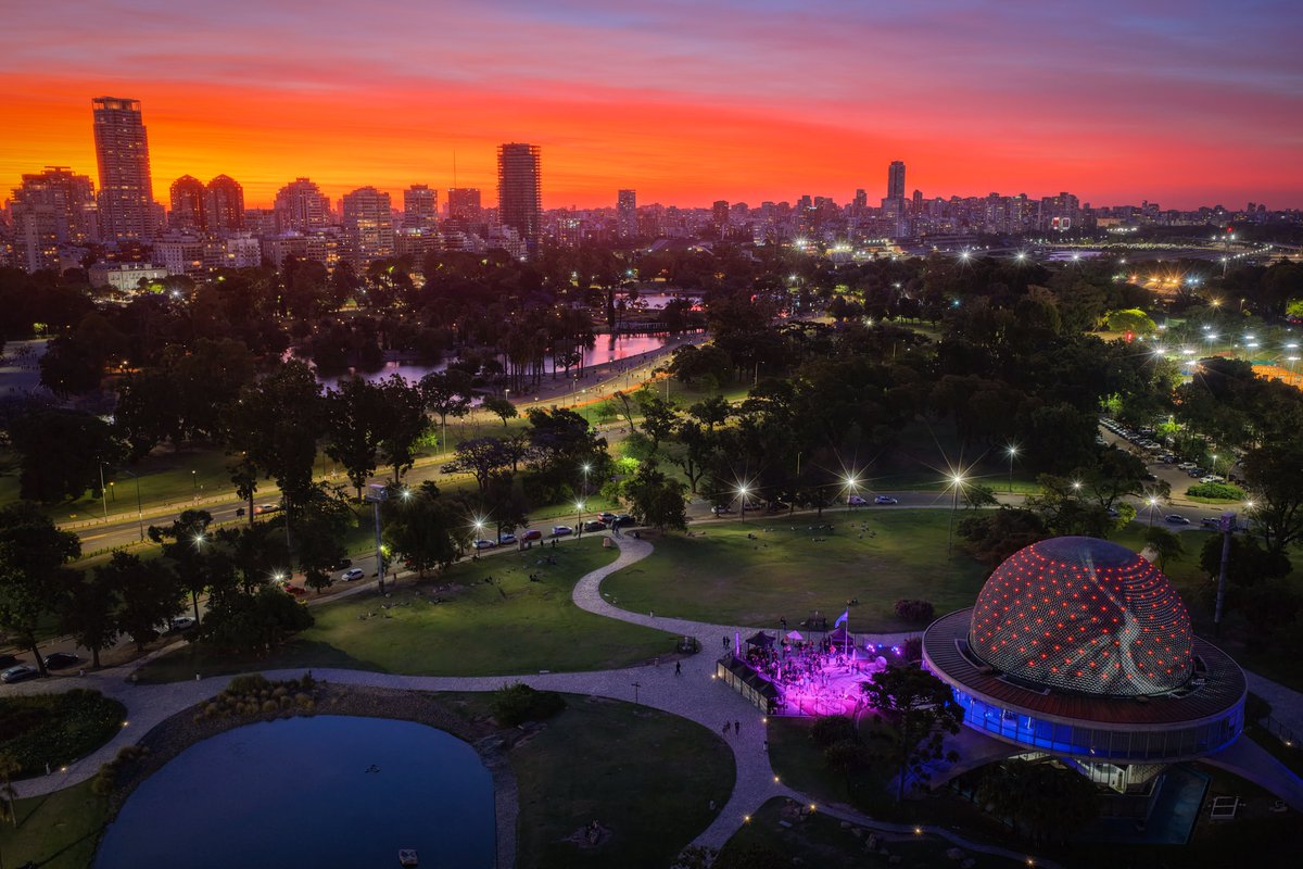 EO_Network's tweet image. Absolute 🌅 V I B E S 🌅 last night at the Buenos Aires Planetarium for @EFDevcon - with EO Network sponsoring this amazing event; hosted by @SpaceComputerIO

Here&apos;s timeline-refresher short-thread of our favourite scenic shots (and no, these aren&apos;t AI) 🧵