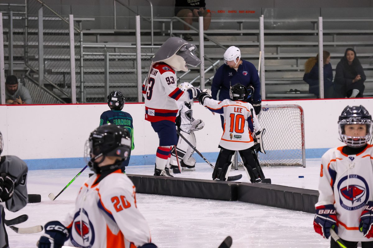 SCStingrays's tweet image. Cool Ray stopped by the Carolina Ice Palace to observe and participate in Jr. Stingrays hockey practice, continuing our ongoing support of local player development. 🙌

#SCStingrays | #RaysIt