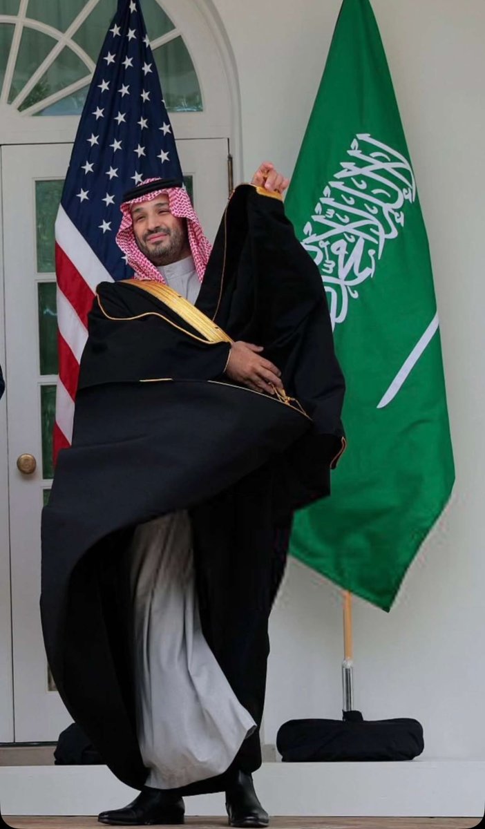 008Fahad's tweet photo. عاصوف هز الارض يصول ويجول
ما اهتز غير البشت عدل ميوله
عز وكساك العز بالعرض والطول
انته كسبت المجد في كل جوله

#محمد_بن_سلمان_في_واشنطن #MBSINUSA https://t.co/rQYKmNemkm