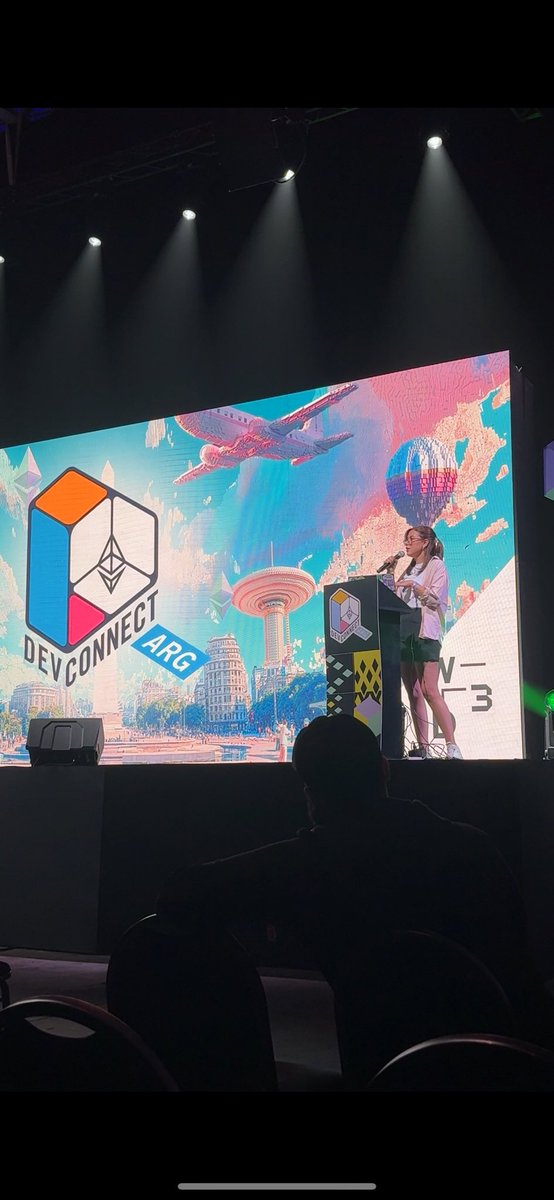 emmcriptada's tweet image. Un sueño 🥹 

Compartí sobre la importancia de crear productos más empáticos para usuarios Latinoamericanos en @EFDevcon - UX Unconference 🫶🏻