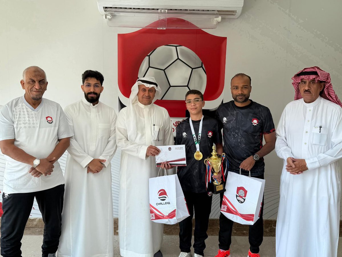 الحمد لله رب العالمين تحقيق الميداليه الذهبيه لوزن ٤٠ ك في الدوري الممتاز للبراعم وتحقيق المركز الرابع في الترتيب العام ب اسم نادي الرائد شكرا لاداره نادي <a href="/alraedclub/">نادي الرائد السعودي</a> علي التكريم والدعم والقادم افضل بحول الله وقوته