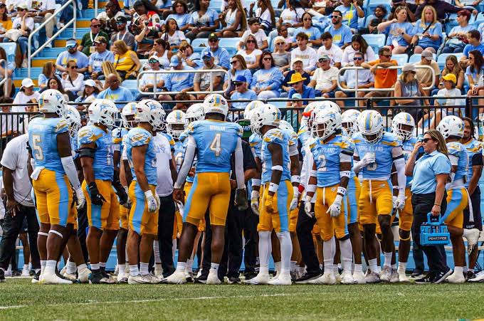 dmoneyramos's tweet image. Blessed to receive a division 1 offer from Long Island University 🟡⚪️🦈
@CoachMIT11 @CoachFeaz @CoachLusby @JUCOFFrenzy @JUCOTopTalent @JuCoFootballACE