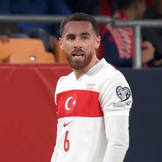 futbolarena's tweet image. Montella: &quot;Orkun Kökçü belki kendi kulübünde oynuyor ama zor bir dönemden geçiyor. Bugün inanılmaz bir karakter koydu sahada. Kalitesini gösterdi.&quot;