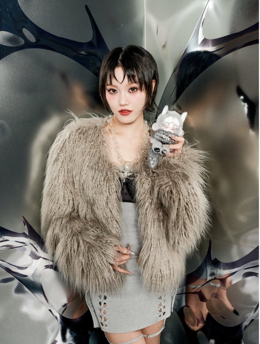 SKULLPANDAとリンクしたカラーコーデでかわいい🩶🖤 #XG #CHISA