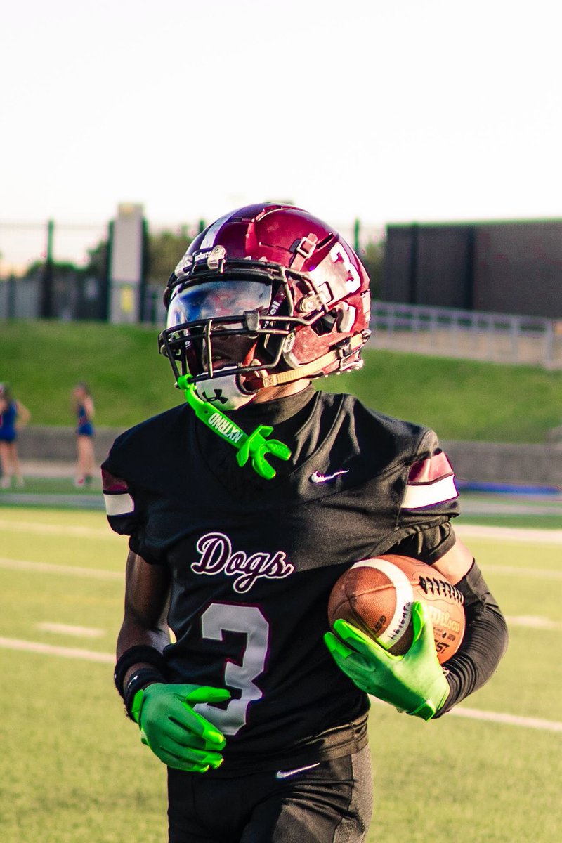Junior Year Highlights
9 Pass Deflections
1 Interception 
17 Solo Tackles
22 Assisted Tackles
39 Total Tackles 
1 Sack
172 All Purpose Yards
<a href="/CoachDixon_63/">Coach Stephen Dixon Sr., CAA</a> <a href="/CoachCastille/">Coach Gary S. Castille</a> <a href="/fred_vizcarra/">Coach Vizcarra</a> <a href="/FootballHeights/">Heights Bulldogs Football</a> <a href="/NP_Recruiting/">National Pros Recruiting</a> <a href="/BrianMVaughn/">Brian Vaughn</a> <a href="/247recruiting/">247Sports Recruiting</a>

hudl.com/v/2TDHsE