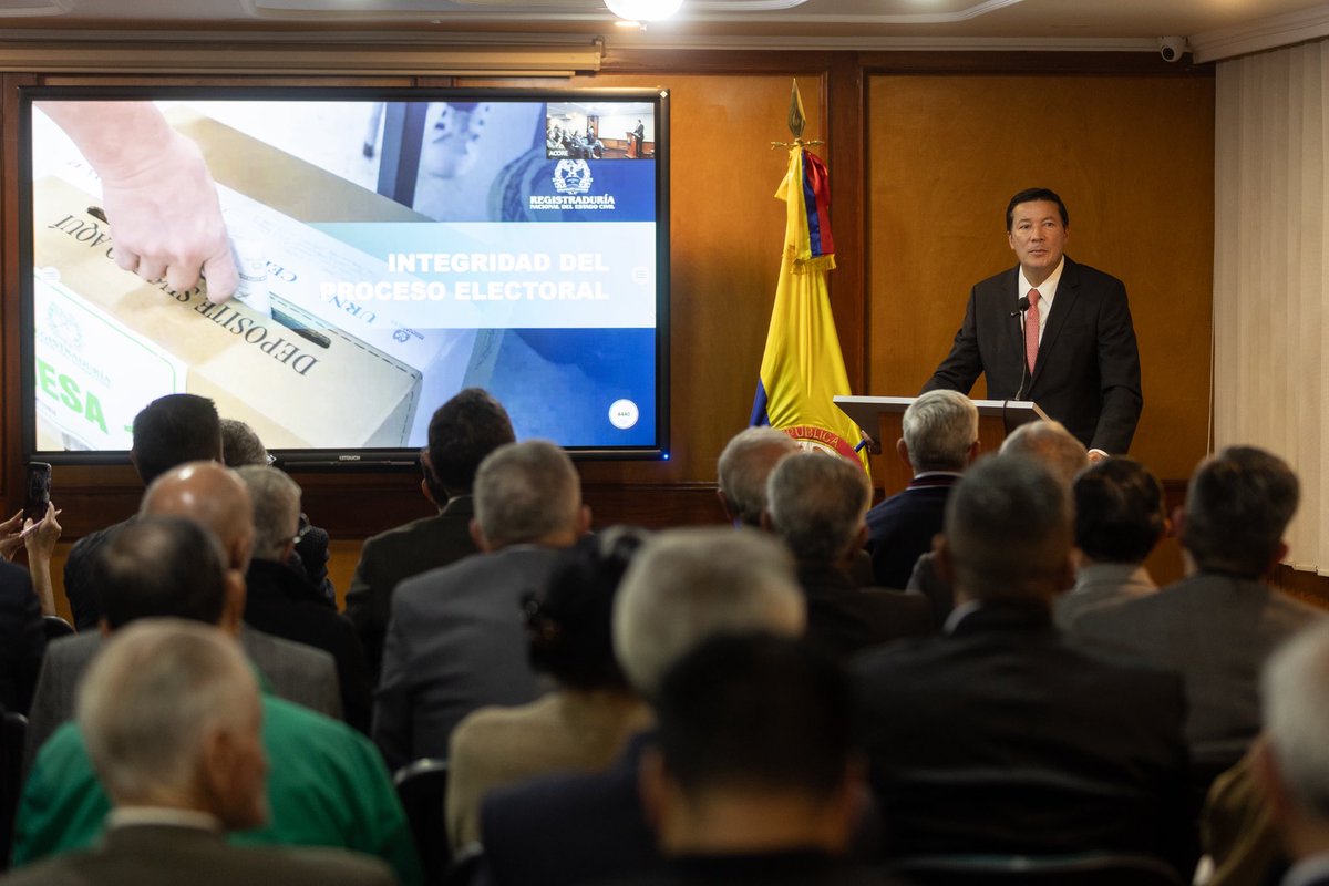 Registraduria's tweet photo. En el 2026 habrá nuevo presidente y Congreso de la República, afirmó el registrador nacional, Hernán Penagos, ante los miembros de la Asociación de Oficiales Retirados de las Fuerzas Militares de Colombia (ACORE). https://t.co/vSQQMpXa9C