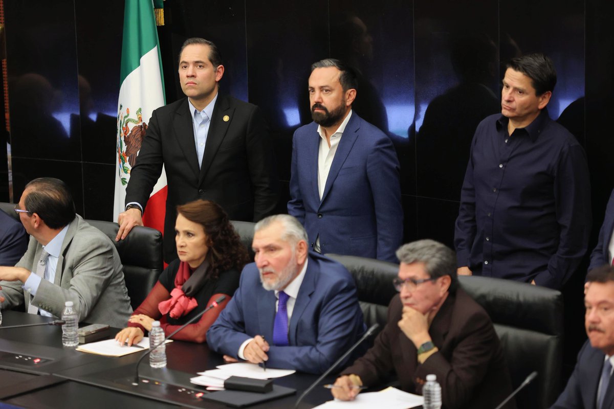 Senadores y Diputados de los Grupos Parlamentarios del <a href="/partidoverdemex/">Partido Verde</a>, Morena y PT, cerramos filas y reafirmamos nuestro compromiso con el Proyecto de Gobierno de nuestra Presidenta <a href="/Claudiashein/">Claudia Sheinbaum Pardo</a>, ante los embates injustificados en contra de su Administración.