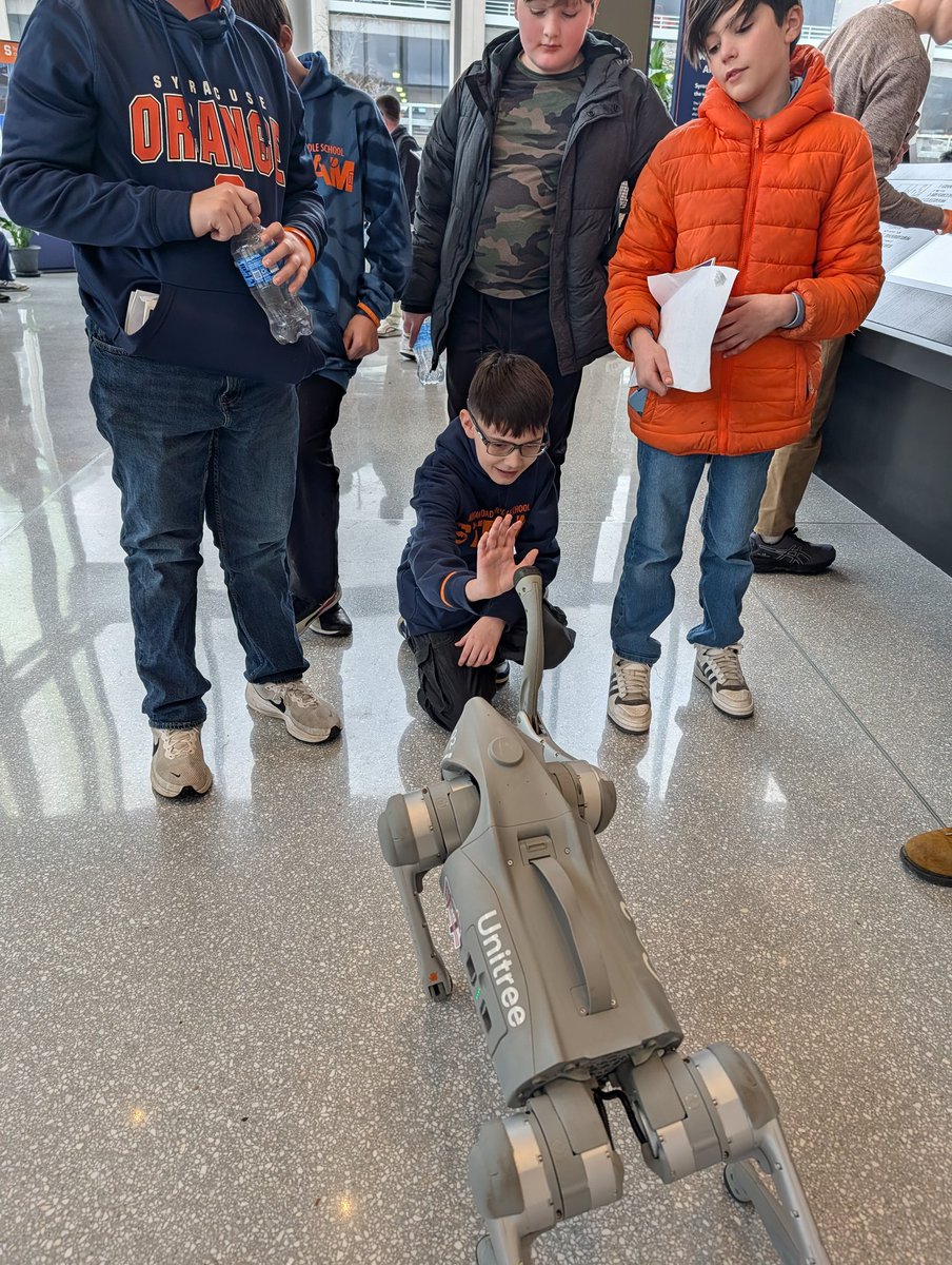MHWhiteMRM's tweet image. Thank you to Dr. Deyhim &amp;amp; Invent@SU teams &amp;amp; fellow engineering profs for graciously hosting the MRM STEAM Team for a day of learning &amp;amp; inspiration. Questions, ideas, plans &amp;amp; motivation all sprouted from today! @SyracuseU @LCSDOfficial @EngineeringSU @LCSDSTEAMatMRM