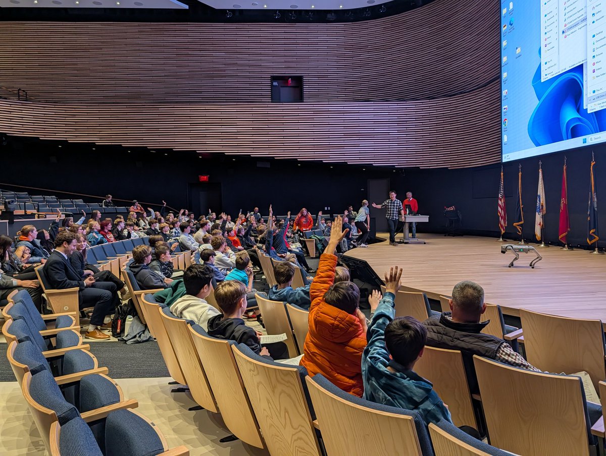 MHWhiteMRM's tweet image. Thank you to Dr. Deyhim &amp;amp; Invent@SU teams &amp;amp; fellow engineering profs for graciously hosting the MRM STEAM Team for a day of learning &amp;amp; inspiration. Questions, ideas, plans &amp;amp; motivation all sprouted from today! @SyracuseU @LCSDOfficial @EngineeringSU @LCSDSTEAMatMRM