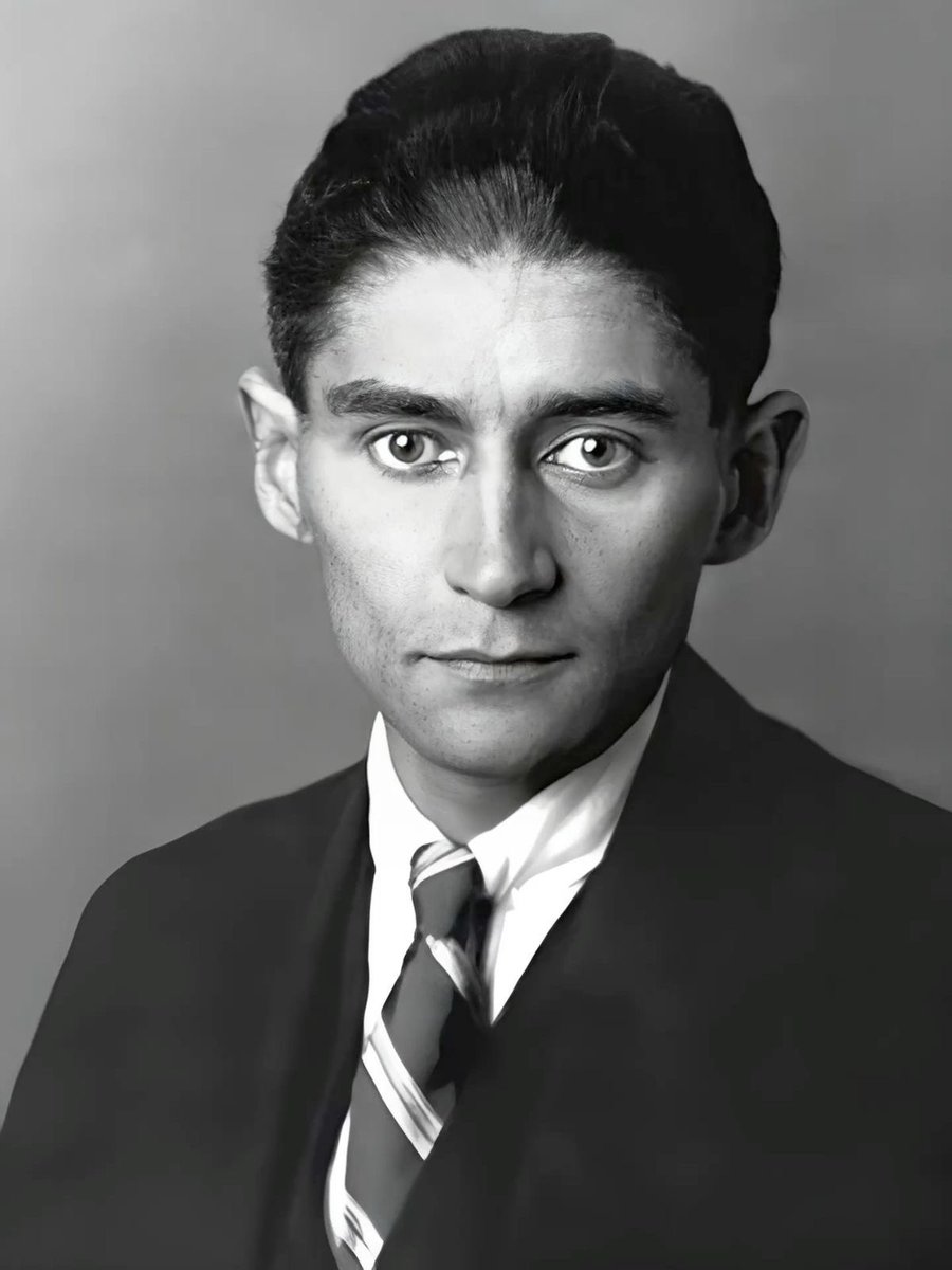 FotosDeFatos's tweet photo. Tive vergonha de mim próprio quando percebi que a vida é uma festa de máscaras e participei com meu verdadeiro rosto.

© Franz Kafka https://t.co/nHf8Wk5MoQ