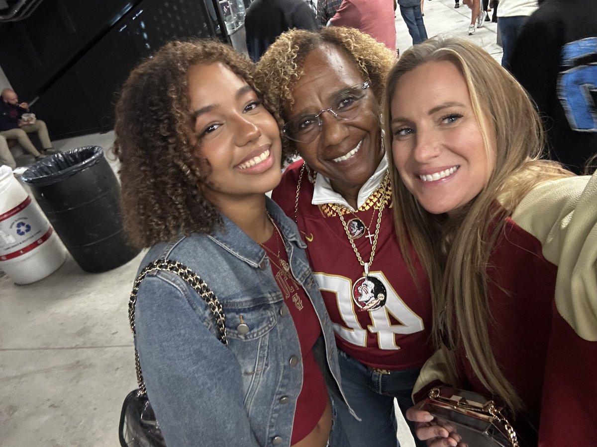 Amanda Williams tweet media