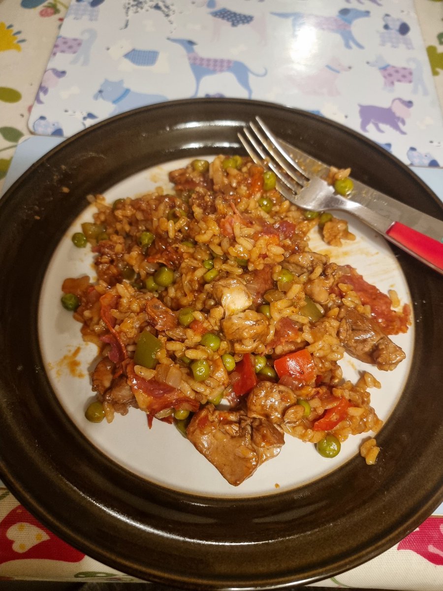 Feeb4z's tweet image. Today I made paella for dinner. If anyone cares