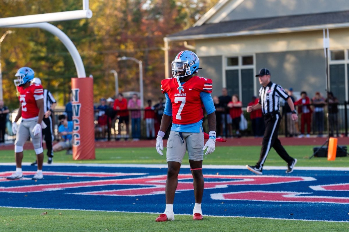 hudl.com/v/2SfnVU

⬆️Updated Film‼️

#AG2G B2B Juco State Champion 💍

5’10 180😤

4.3 40⚡️

Dec Grad📚

Top ATH in Juco ‼️