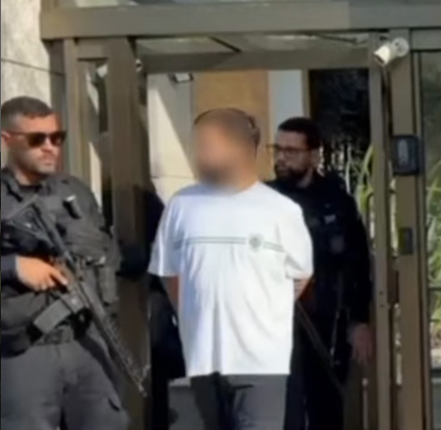 portal_dinamico's tweet image. “Mentor das barricadas” do Comando Vermelho é preso em ação no RJ.

Saiba mais: portaldinamico.com.br/mentor-das-bar…

#RioDeJaneiro #MentorDasBarricadas #OperaçãoContenção #RJ