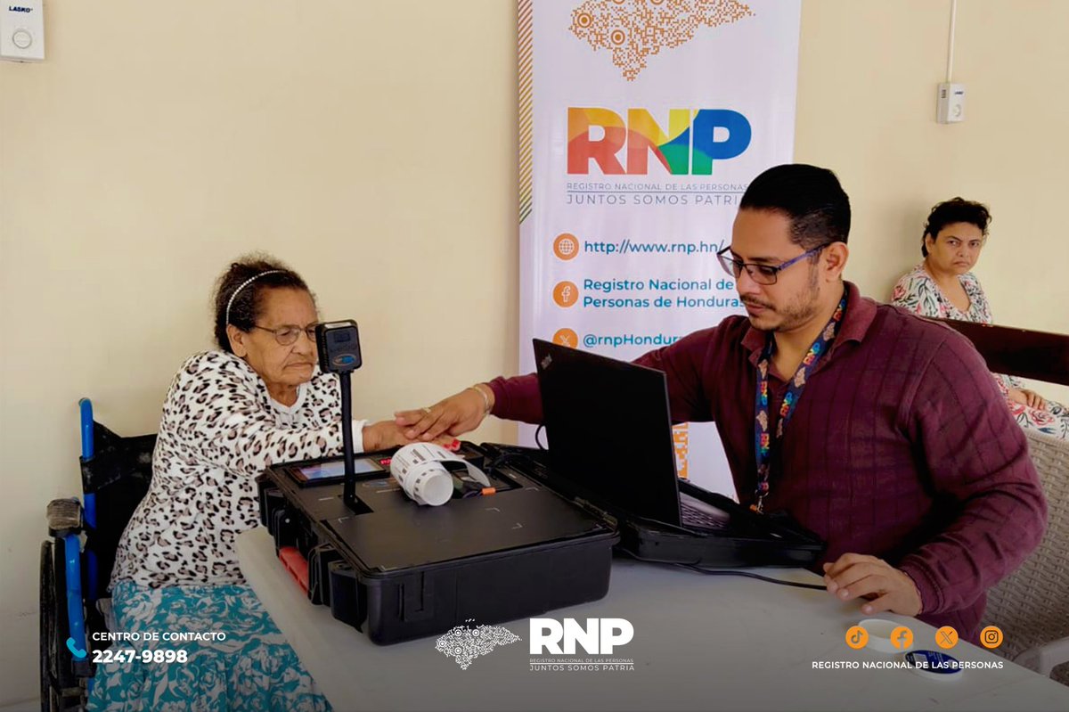 Nuestras brigadas realizaron enrolamiento y entrega de DNI en el Asilo de Inválidos del Hospital San Felipe, beneficiando a 28 adultos mayores con movilidad limitada.

Esta acción se desarrolla en colaboración con AHSAM, garantizando atención digna y oportuna. 🇭🇳