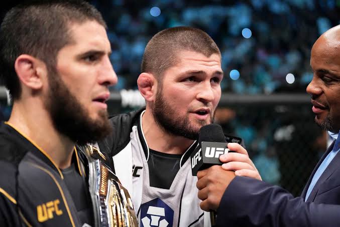 Khabib Nurmagomedov, Islam Makhachev'in Beyaz Saray'da dövüşmesini istemiyor;

"Bana sorarsanız, onun Beyaz Saray'da dövüşmesini istemem. Neden mi? İstemiyorum işte."