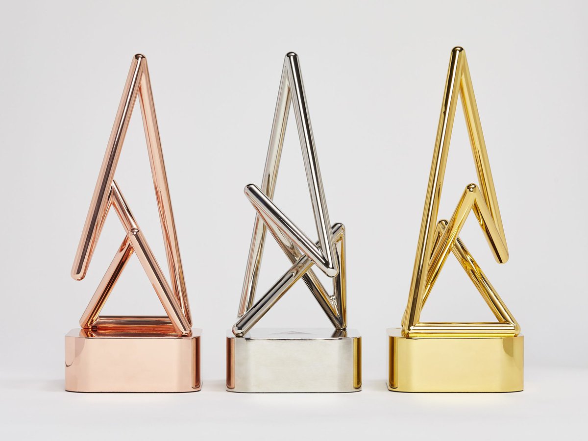 ProjetoSGVotes's tweet image. ORGULHO! ❤️

Selena Gomez receberá uma homenagem no Anthem Awards 2025, organizado pelo Webby Awards.

A premiação destaca as personalidades que têm promovido impacto social e contribuído para transformações positivas ao redor do mundo.