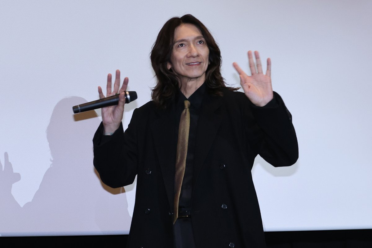 LittleBird_2024's tweet image. 吉井和哉（THE YELLOW MONKEY）に3年間密着したドキュメンタリー映画『みらいのうた』完成披露舞台挨拶  オフィシャルレポート

littlebird.site/1119-mirainout…

#みらいのうた #吉井和哉 #エリザベス宮地