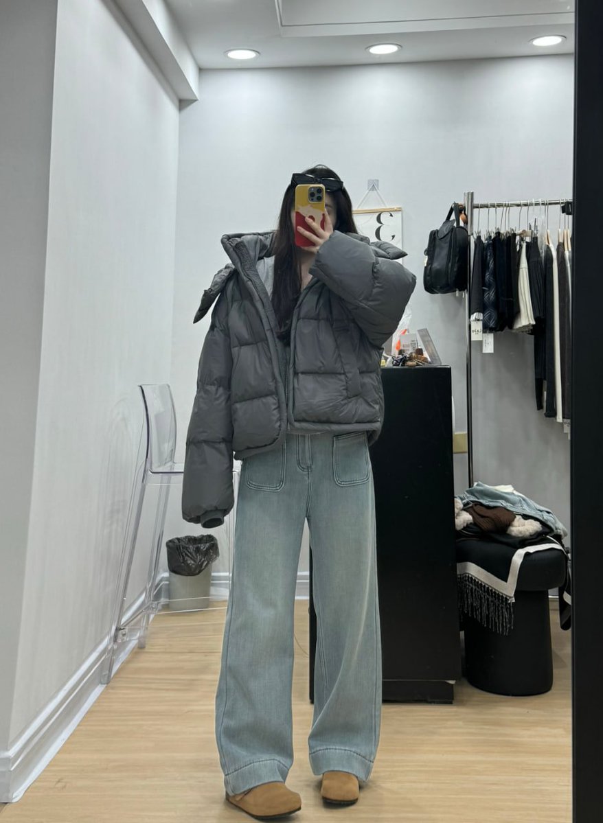 Uncommonswift's tweet image. ✨ Snowflakes falling, style rising 💖🔥 My puffer jacket isn’t just for warmth, it’s a whole mood.#WinterWardrobe #ChicAndCozy