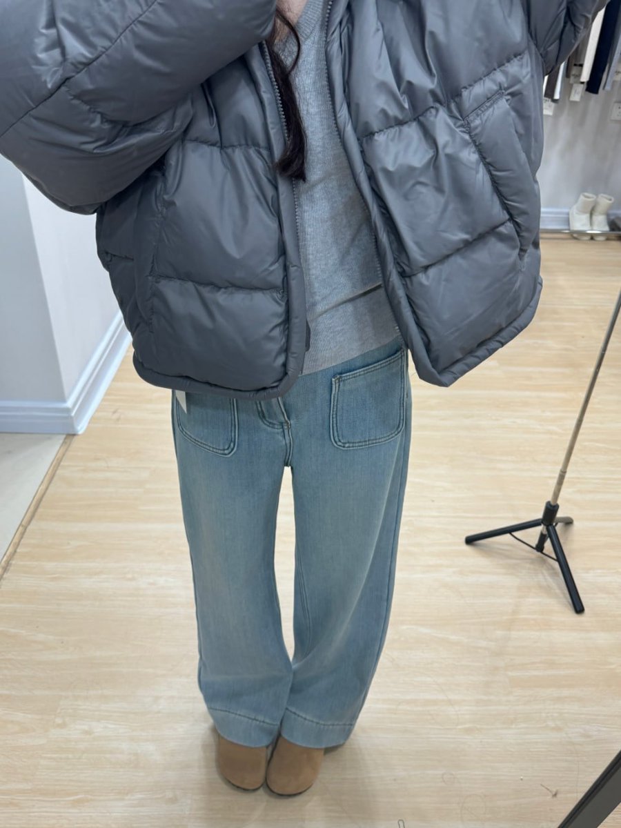 Uncommonswift's tweet image. ✨ Snowflakes falling, style rising 💖🔥 My puffer jacket isn’t just for warmth, it’s a whole mood.#WinterWardrobe #ChicAndCozy