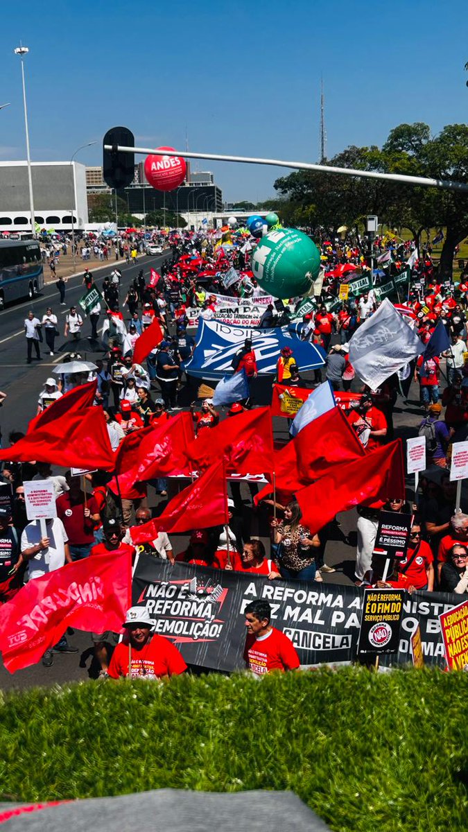 condsef's tweet image. O serviço público é a base de um Estado justo e igualitário; reduzir suas garantias é enfraquecer a democracia e os direitos fundamentais de toda a população #ServicoPublicoÉDireito #BandidosnaRefAdministrativa