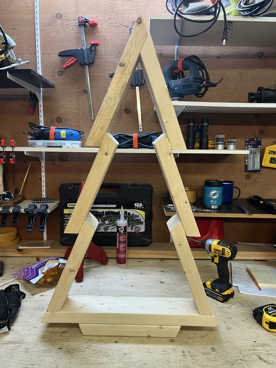 Petite nouveauté déco pour Noël 🎄 à l’extérieur il manques les lumières.