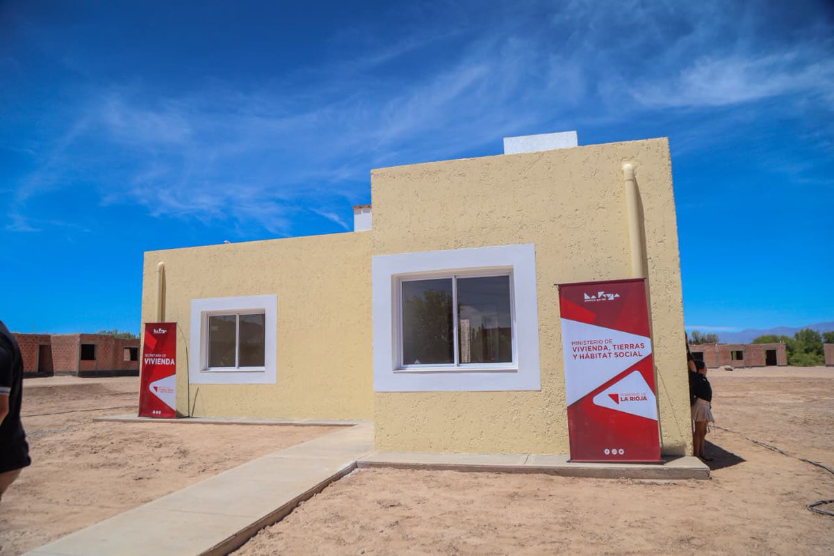 Un día de pura felicidad en Villa Castelli

Hoy entregamos cinco nuevas viviendas y compartimos la emoción de las familias que ya tienen su hogar propio. Nada nos llena más el corazón que ver sueños cumplirse!!

A pesar de las dificultades, nuestro Gobierno Provincial sigue