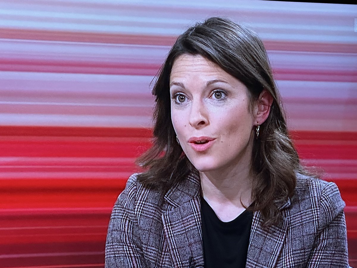 Liebe Frau Walter! Sie arbeiten hier in der Schweiz beziehen ein gutes Salär, doch anscheinend schlägt ihr Herz für die EU. Das kann ich natürlich verstehen, aber wir Schweizer bleiben Schweizer und haben keine Lust auf diese bilateralen Verträge und das wird sich auch nicht