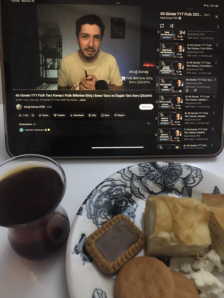 hoca yakisikli diye bu saatte fizik dinlioz