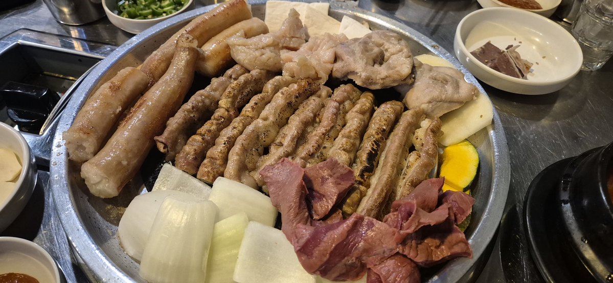 developermin1's tweet image. 어제 사랑하는 동생들과 
1차 달인곱창
2차 서궁