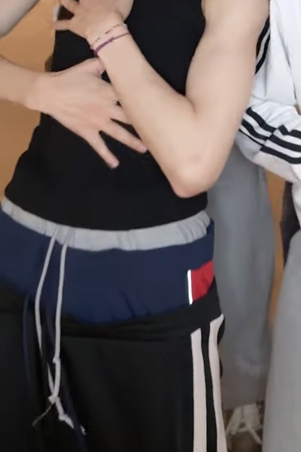 yoyoyom123's tweet image. 인간적으로 이 정도면 바지 잡고 넘어져도 나 먼저 일으켜줘라