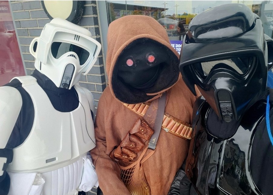501stIreland's tweet photo. You never know who you'll bump into when out & about....
Some of our troopers got to hang out together at an recent event in Drogheda.
#BadGuysDoingGood #501stIreland #501stlegion #Jawa #Scout #ShadowScout https://t.co/ou4F8CiQXY