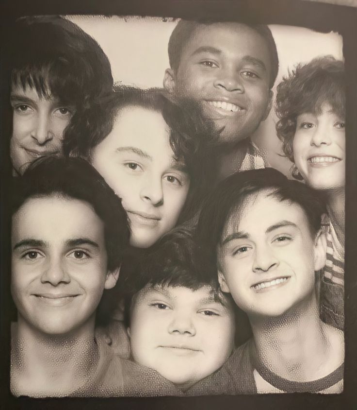 What tf is up with richie in these pics?